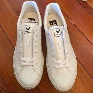 VEJA Women's Esplar Leather Sneaker Extra White Size 10